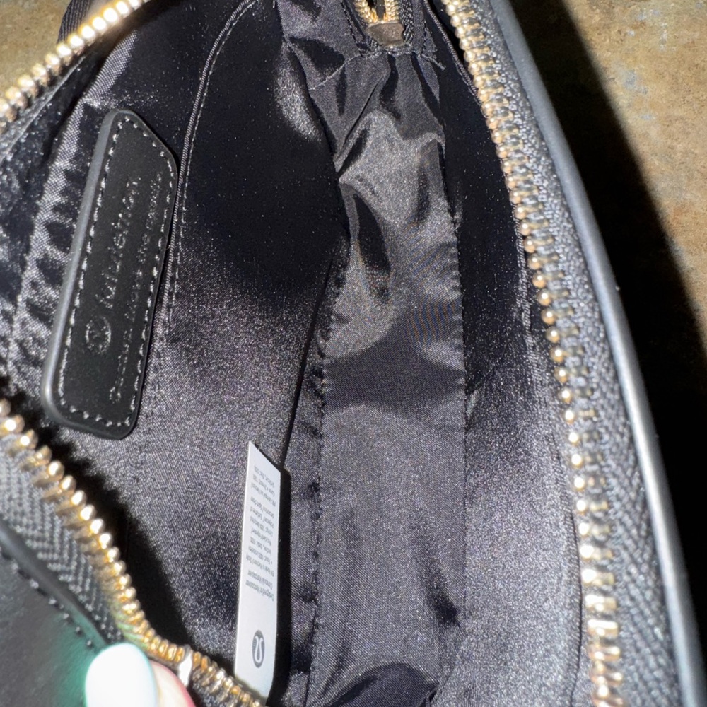 NWT/Rare - Lululemon Leather Alternative Everywhere Belt Bag - Gold Hardware 1L - Picture 9 of 14